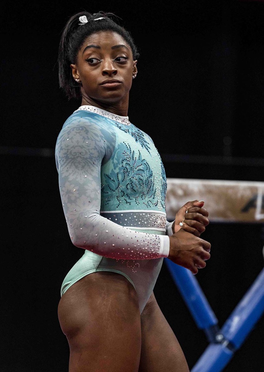 BILES02.jpg