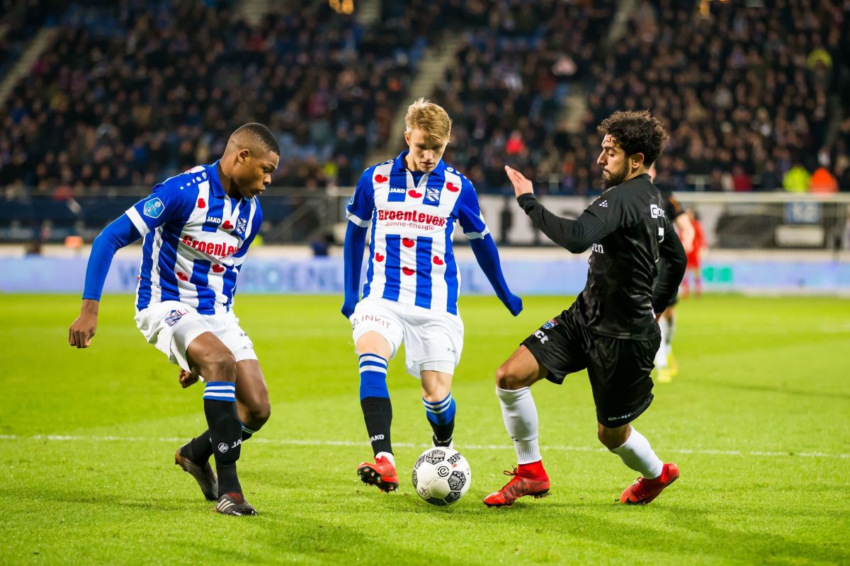 dutch-eredivisie-sc-heerenveen-v-pec-zwolle-5d90c7616203b84b9c000001.jpg