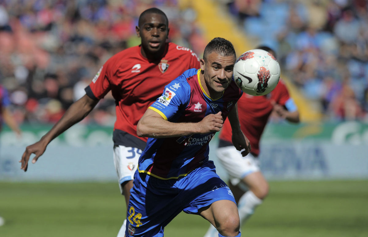 osasuna-s-midfielder-raoul-loe-l-vies-5d8cdc1b33d0d75025000001.jpg