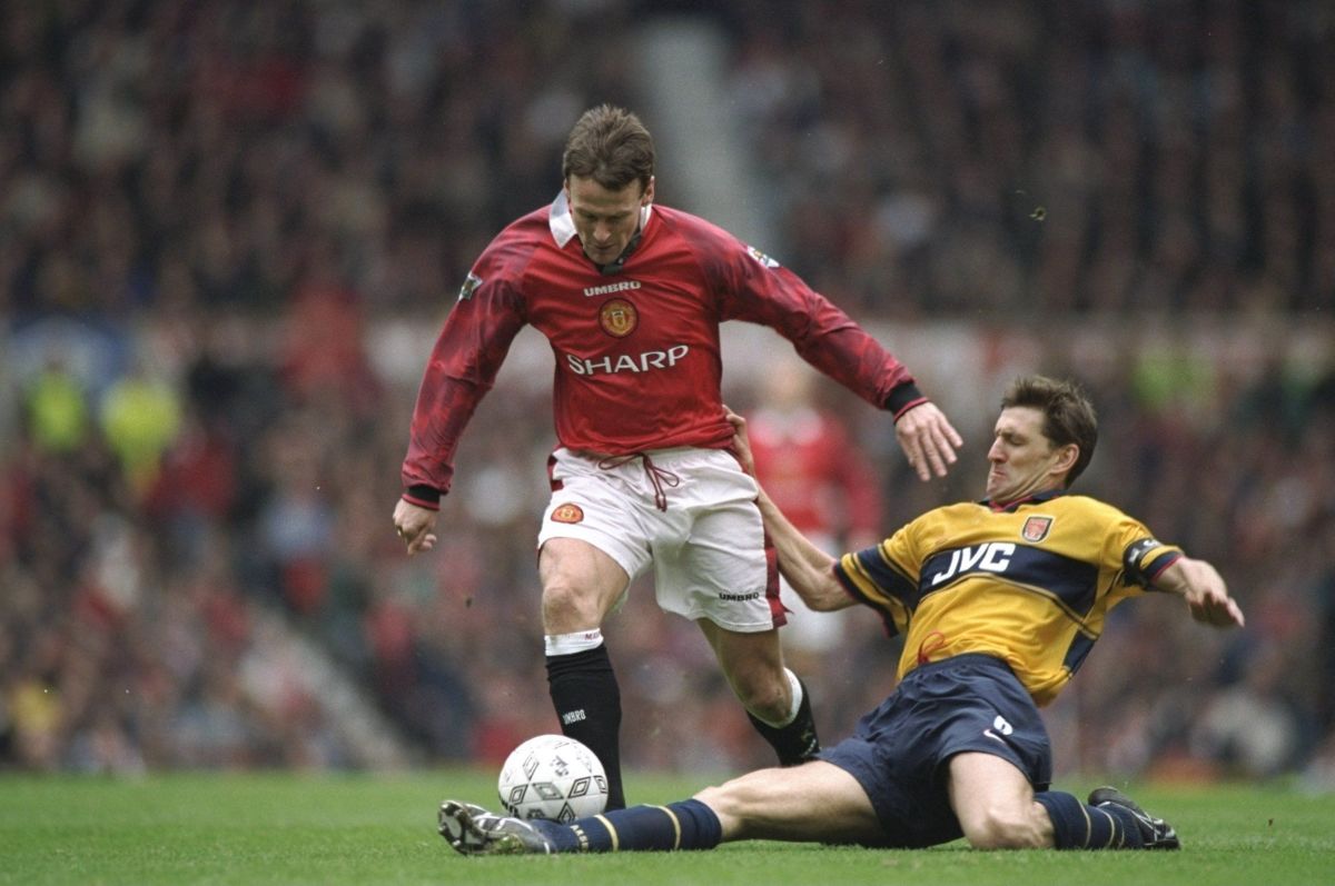 tony-adams-of-arsenal-and-teddy-sheringham-of-manchester-united-5d9095c70c0ae63305000001.jpg