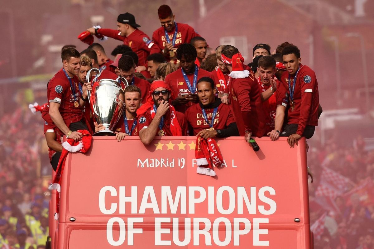fbl-eur-c1-eng-liverpool-trophy-parade-5d8888554568bc6803000003.jpg