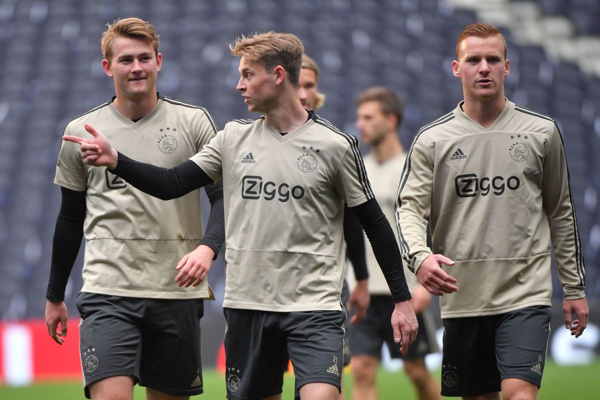 fbl-eur-c1-ajax-training-5d0dedd287b089b51b000005.jpg