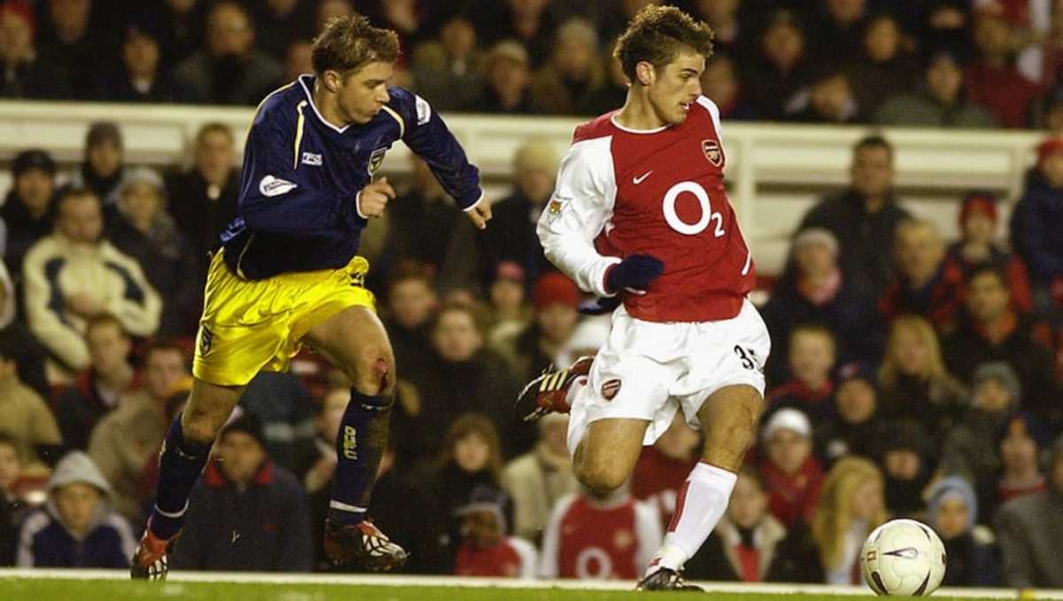 david-bentley-of-arsenal-skips-past-bobby-ford-of-oxford-united-5ce90839b8544d0341000001.jpg