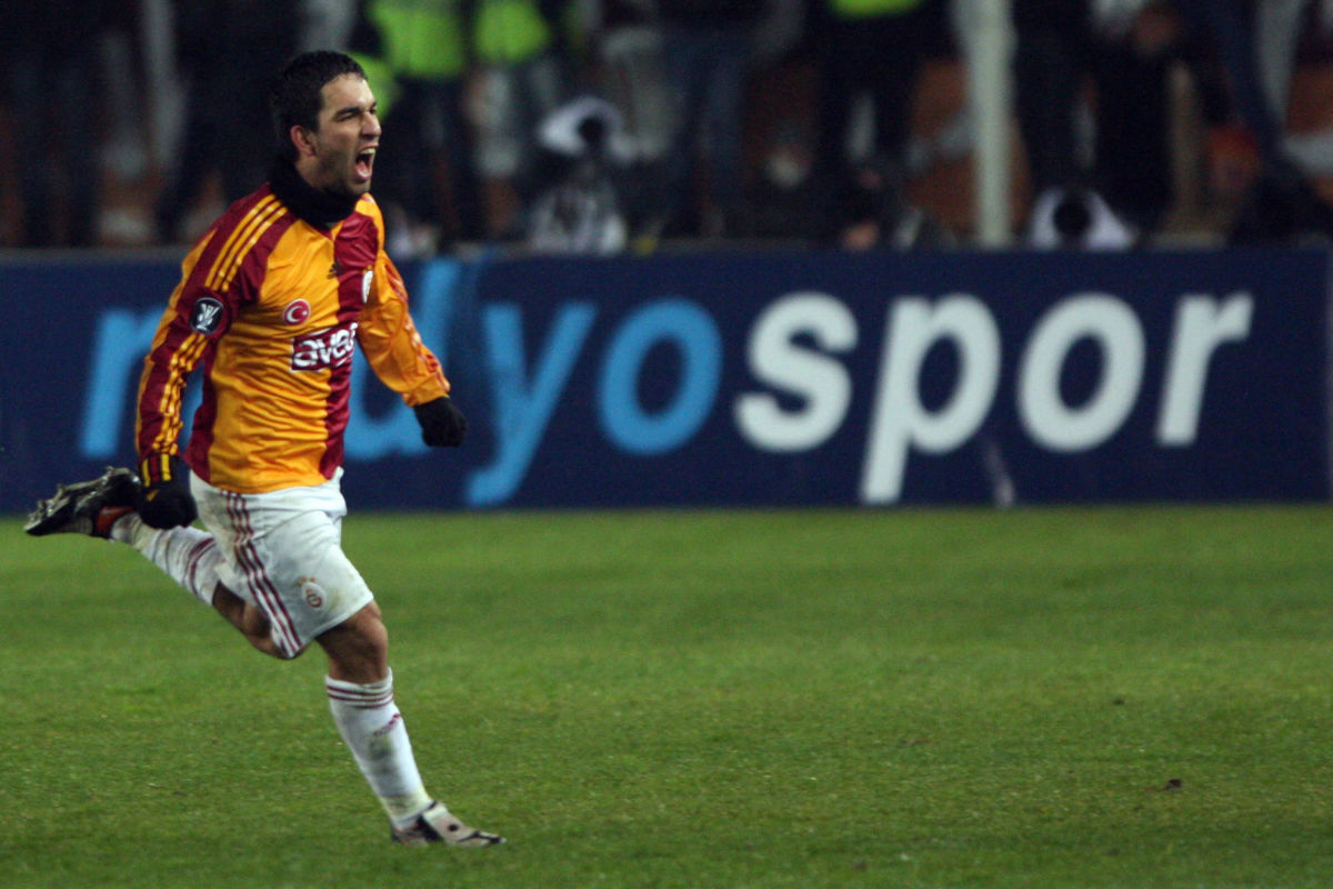 galatasaray-s-arda-turan-celebrates-afte-5d2c46c83f83cf8122000001.jpg