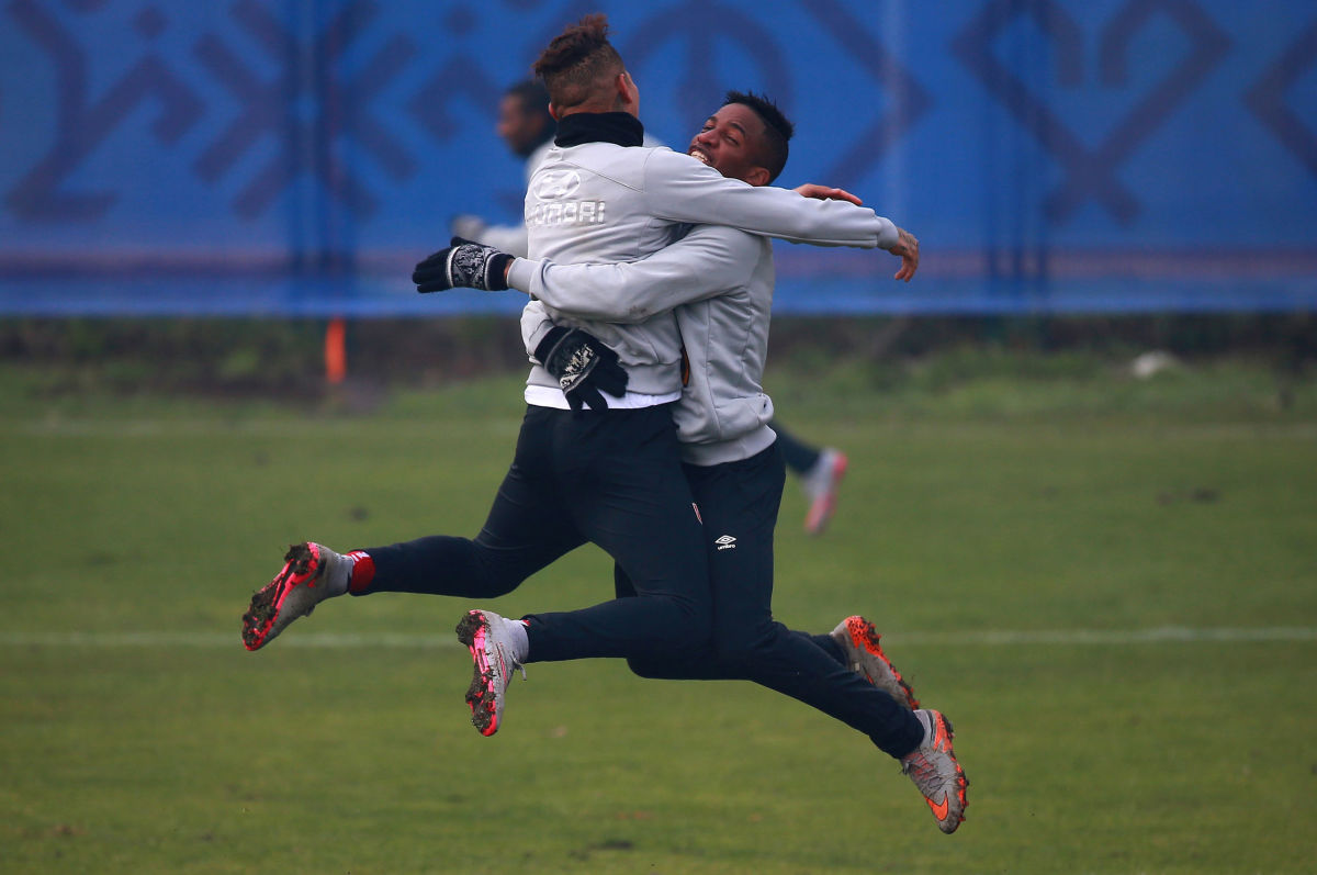 peru-training-session-2015-copa-america-chile-5d0deee96659bda436000001.jpg