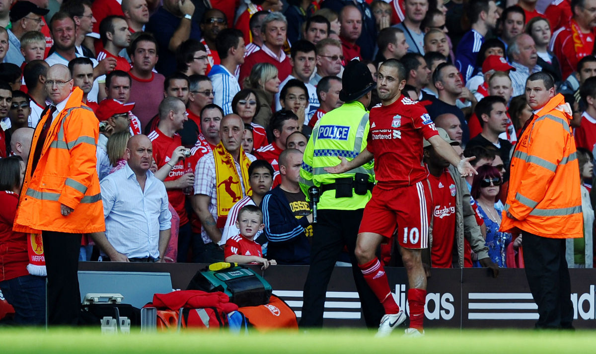 liverpool-s-joe-cole-reacts-after-being-5d49660aab49b510a0000001.jpg