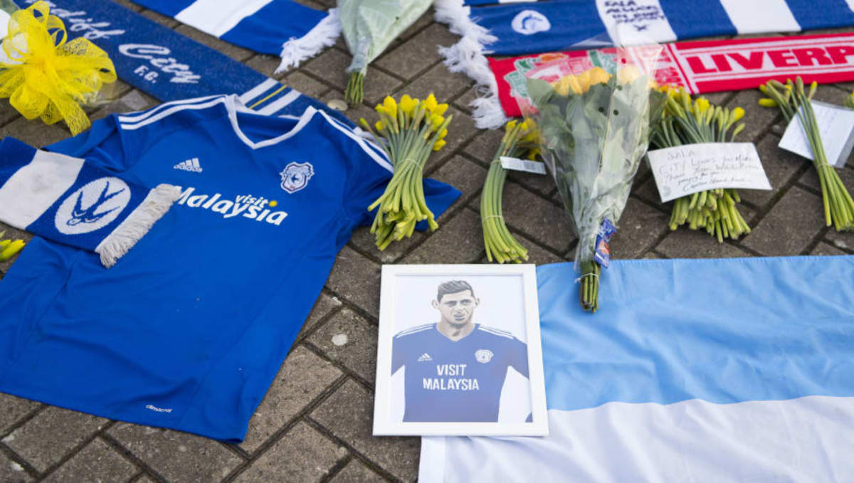 tributes-are-made-to-cardiff-city-s-missing-footballer-as-search-for-plane-resumes-5c4d852be420dbc0a3000002.jpg
