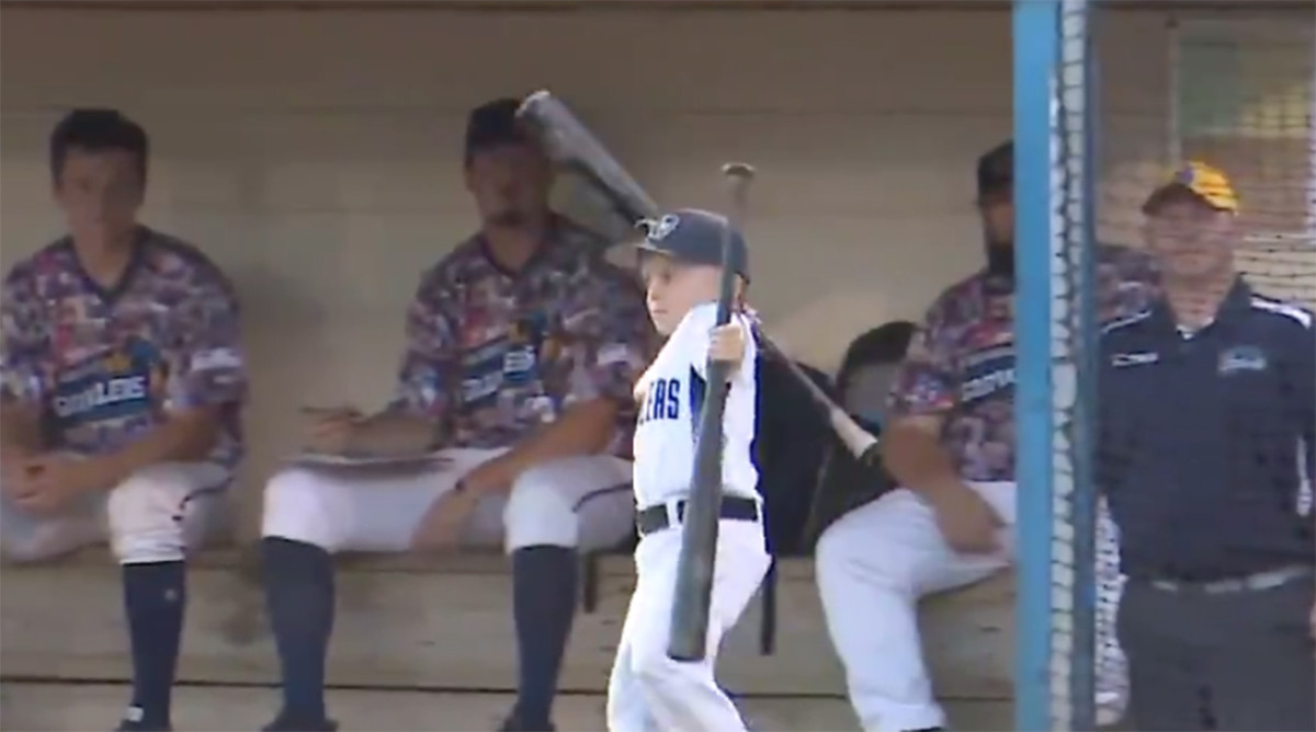 Sixyearold baseball coach loses it after getting ejected (video
