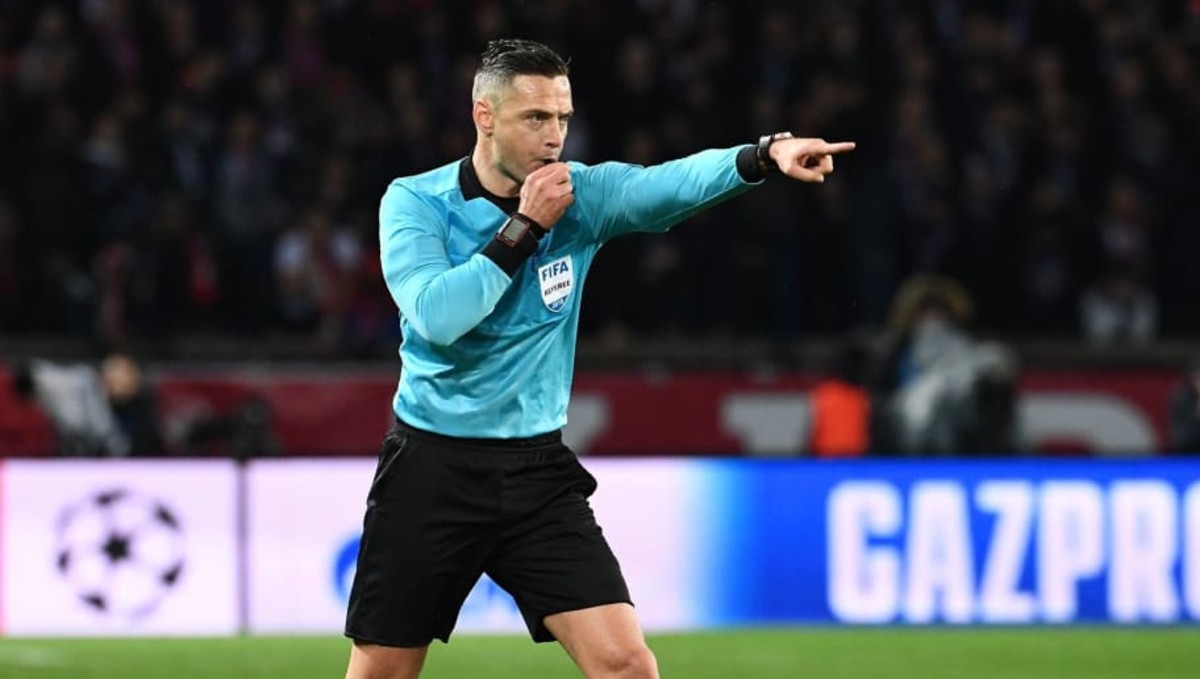 Cómo convertirse en árbitro de fútbol