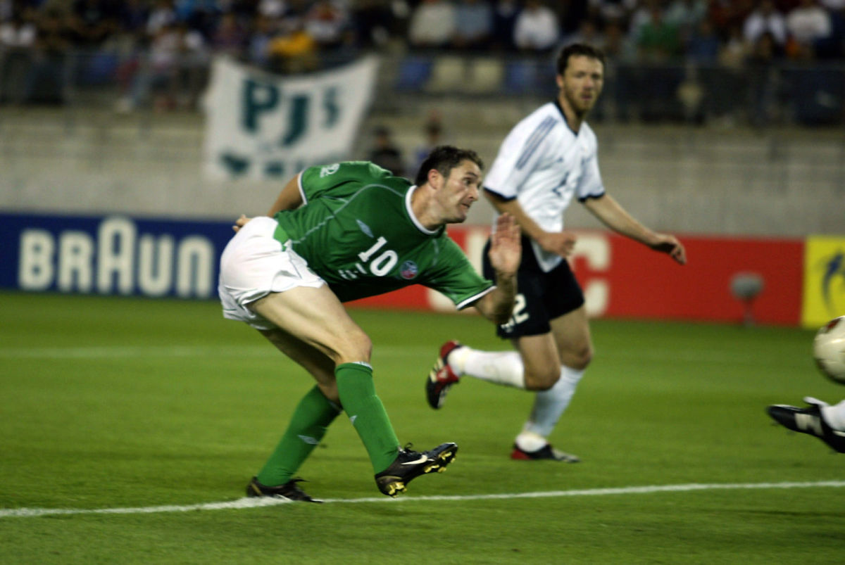 robbie-keane-goal-5c615367633a4c01b5000001.jpg