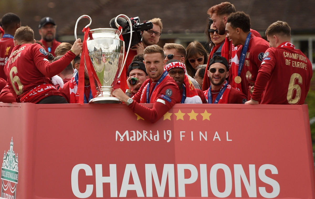 fbl-eur-c1-eng-liverpool-trophy-parade-5d7a0a9a51ff54fa93000001.jpg