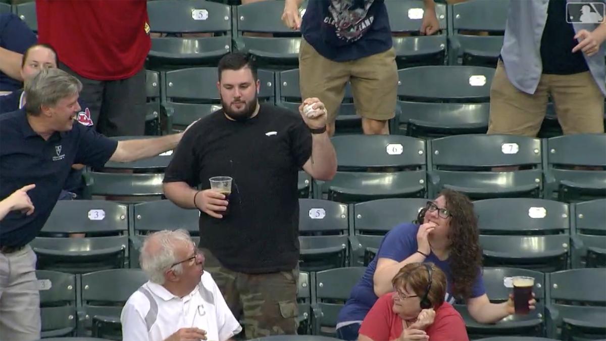 Indians fan catch foul ball vs Tigers, gives it to kid (video) Sports