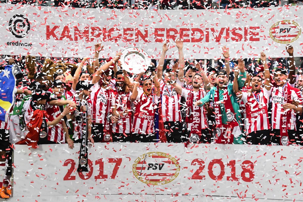 fbl-ned-eredivisie-eindhoven-ajax-5c9f4de8a28666602f000001.jpg