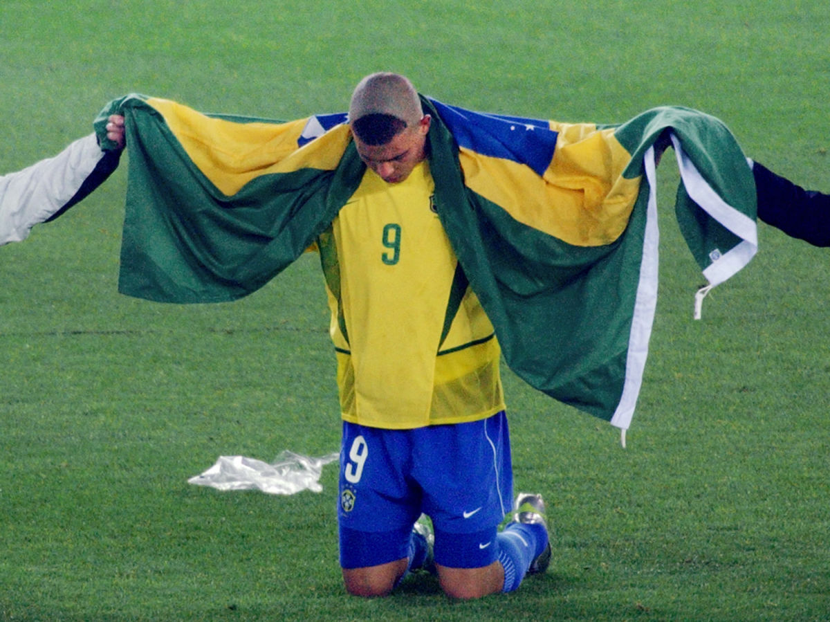 brazil-s-forward-ronaldo-wrapped-in-the-5d8241db3154b55d7a000001.jpg