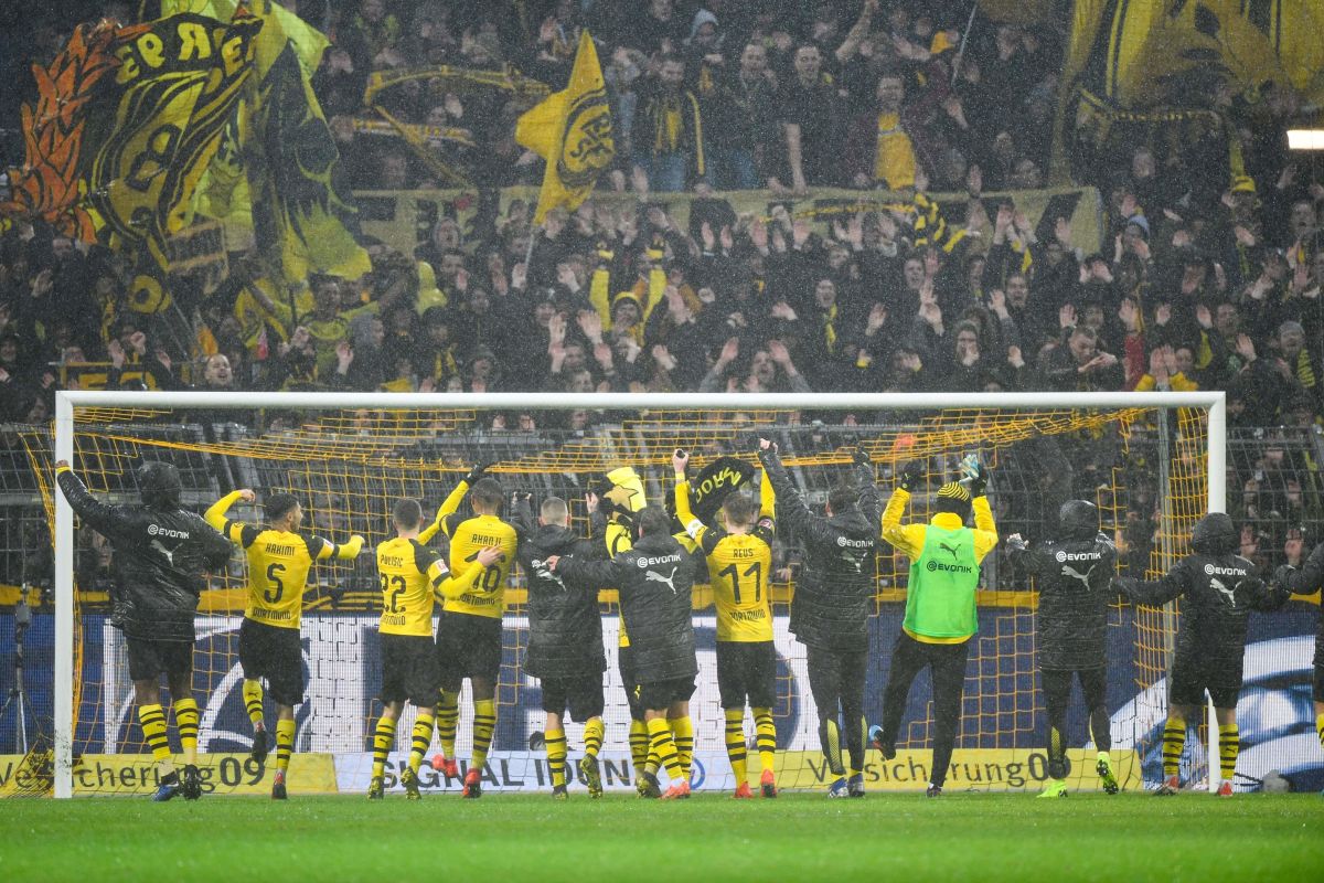 fbl-ger-bundesliga-dortmund-stuttgart-5c9d3e76eb32e54294000001.jpg
