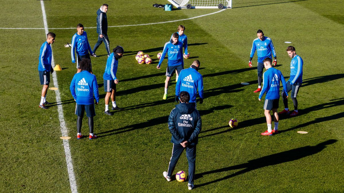 real-madrid-training-and-press-conference-5c52cad07130bbcdc3000049.jpg