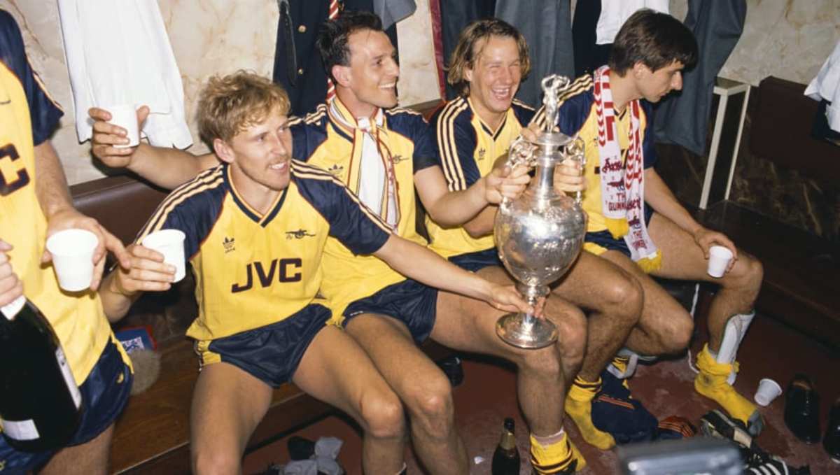 arsenal-first-division-champions-1988-89-5c63e2d87c8acfe1ea000001.jpg