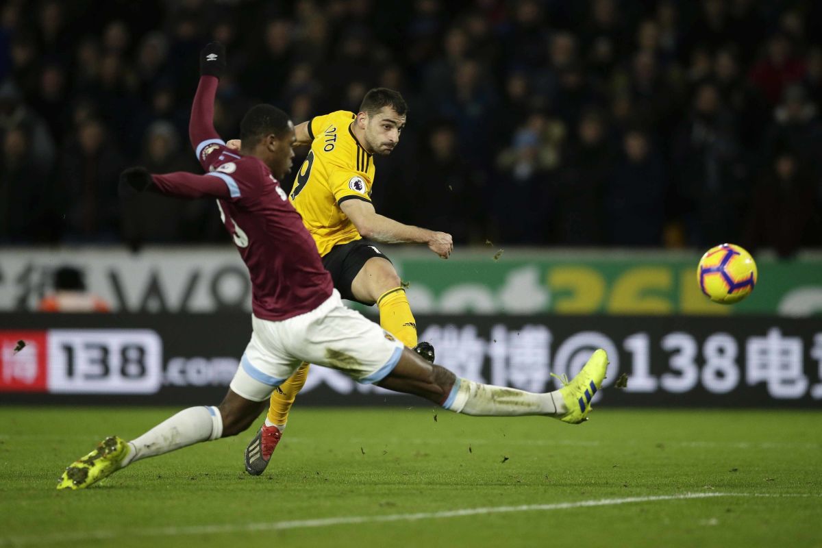 wolverhampton-wanderers-v-west-ham-united-premier-league-5c516d8a4b7ab44e4f000003.jpg