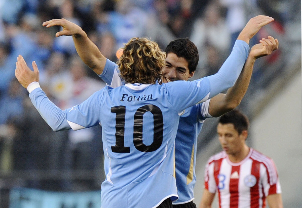 uruguayan-forward-diego-forlan-front-c-5d4a9fb39ce72b7d5e000019.jpg