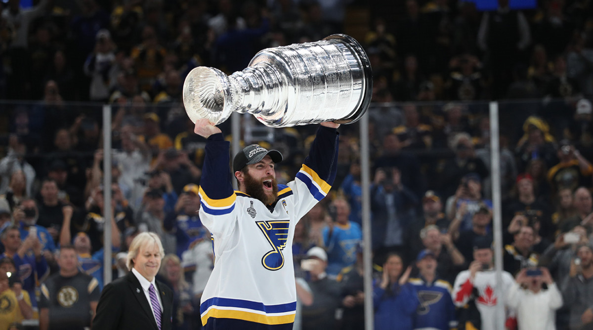 Blues celebrate first championship, pass Stanley Cup (video) - Sports