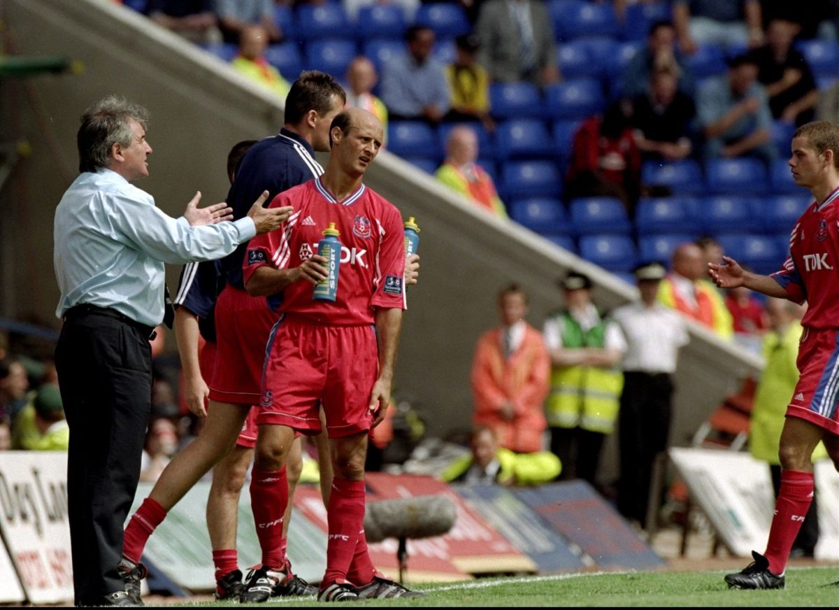 terry-venables-and-attilio-lombardo-5c7c06b405e97f8016000001.jpg