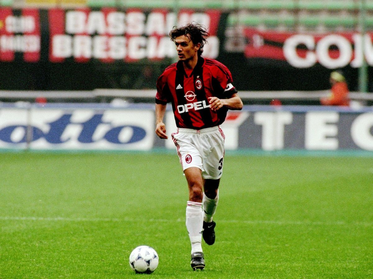 paolo-maldini-of-ac-milan-5d84eba24568bca31f000001.jpg
