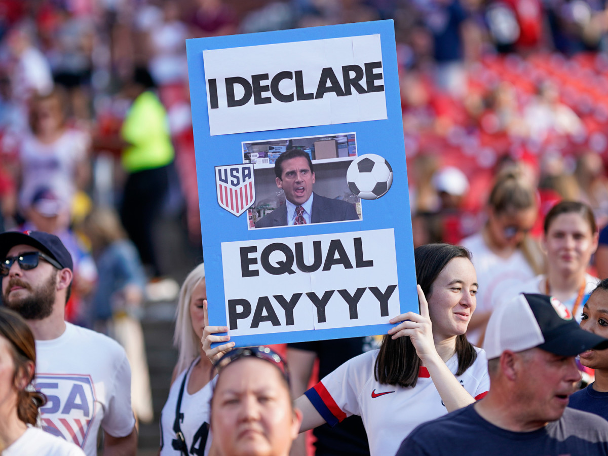 equal-pay-sign-uswnt.jpg