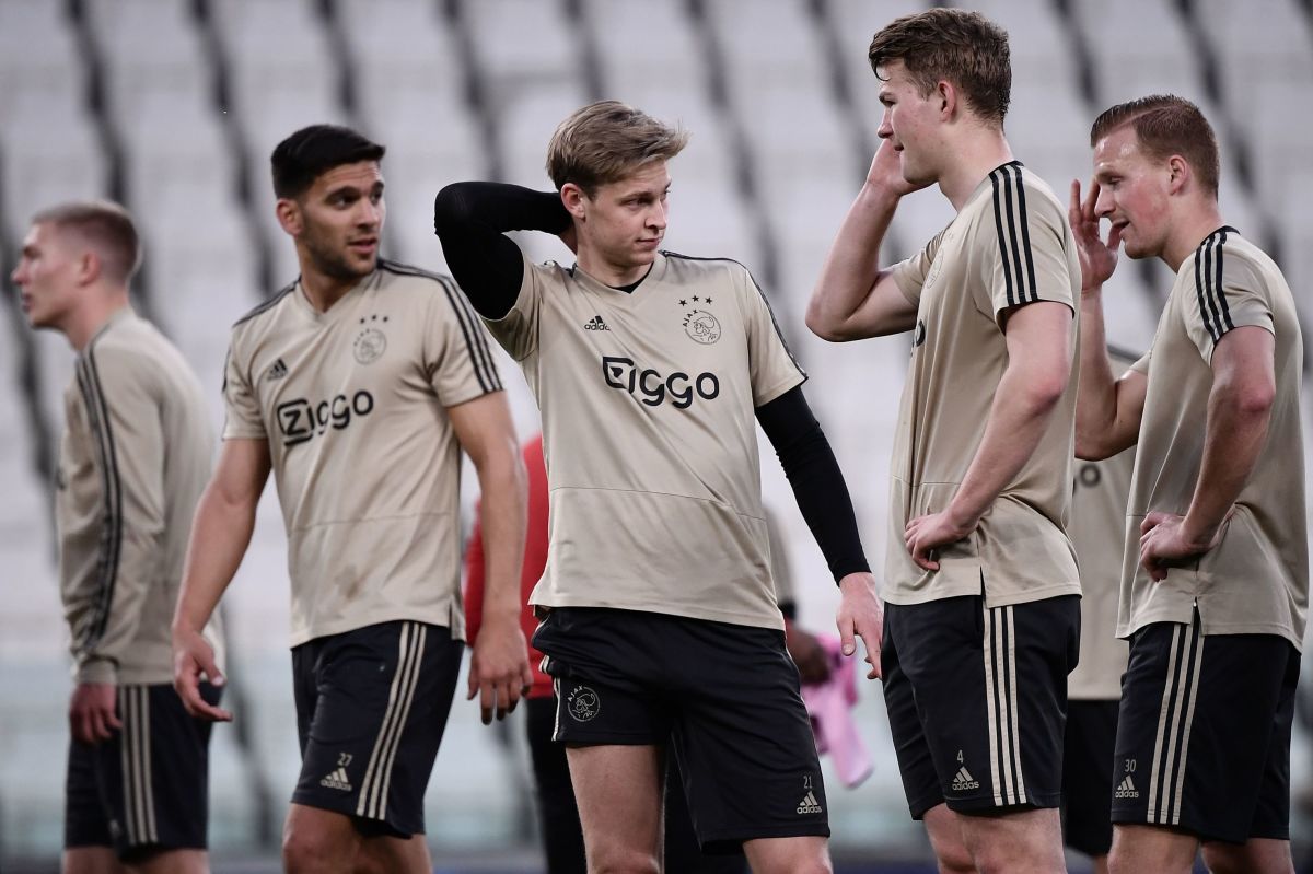 fbl-eur-c1-ajax-training-5ce7bb93d11b57ea33000001.jpg