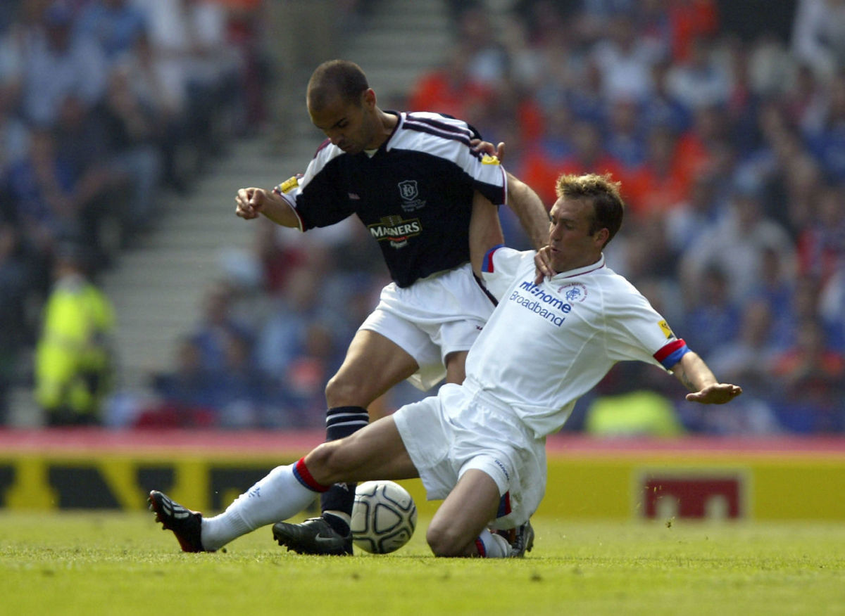 ricksen-battles-with-hernandez-santos-5d820b86269745c5f9000001.jpg