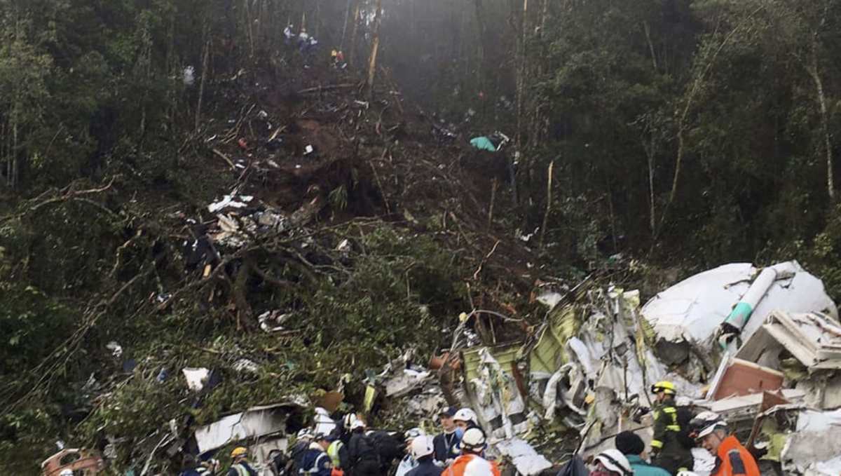 chapecoense-airplane-crashes-in-colombia-5c3cb2f7d74c6bdb3c000001.jpg
