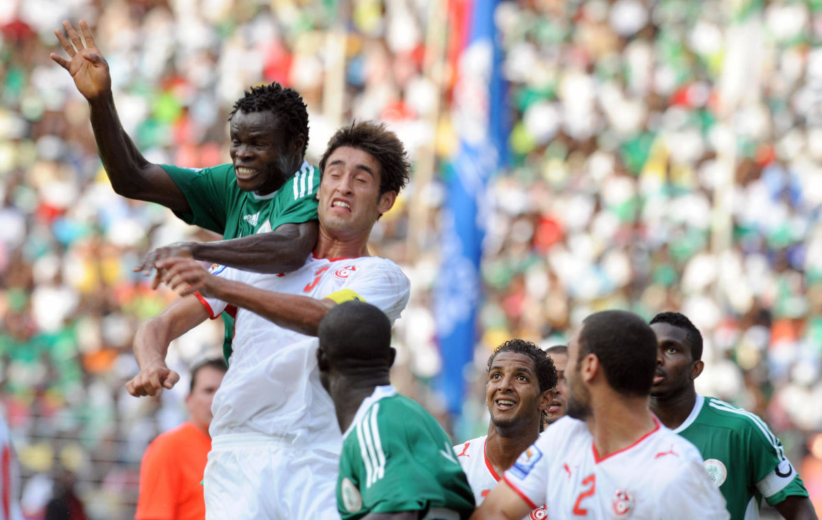 nigerian-defender-taye-taiwo-top-l-jum-5d2da54de3e9fd6bee00001b.jpg