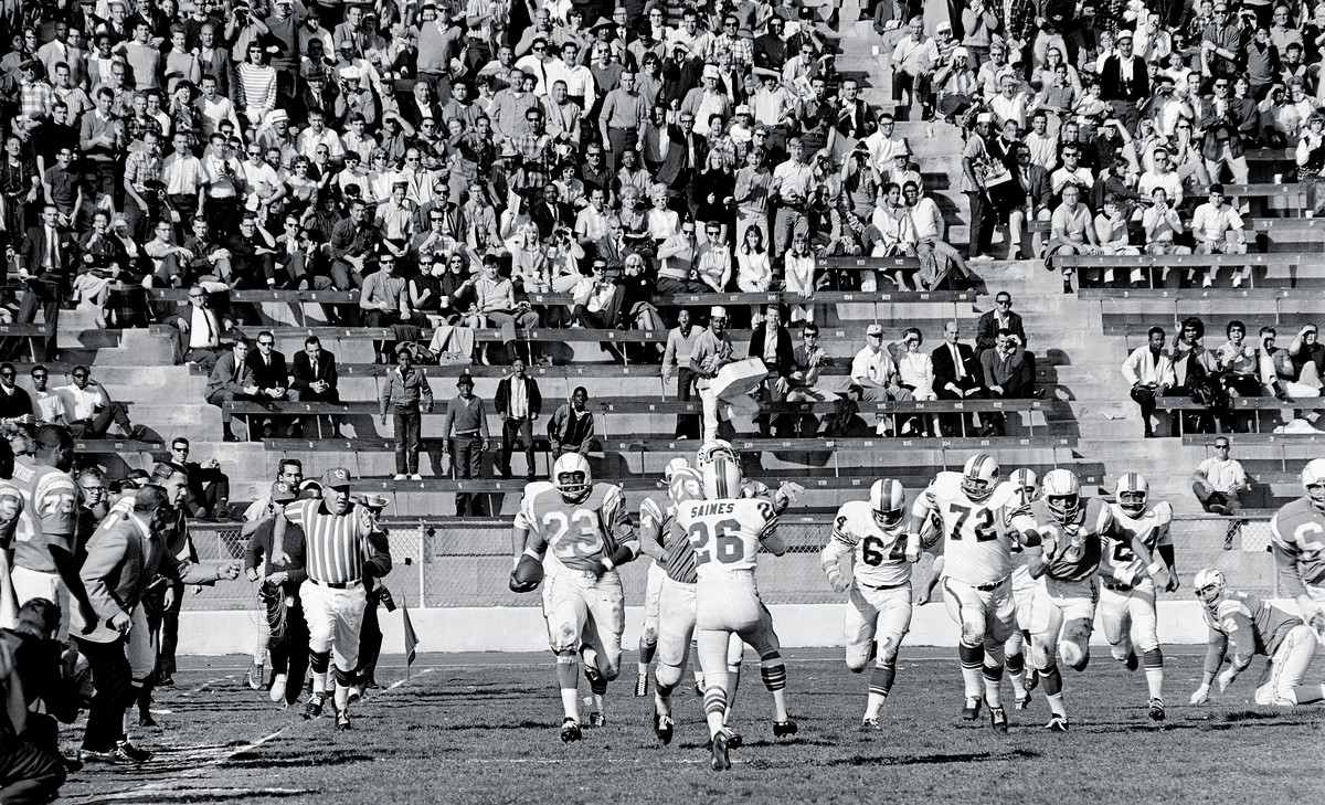 079083185 NEW CROP.jpg