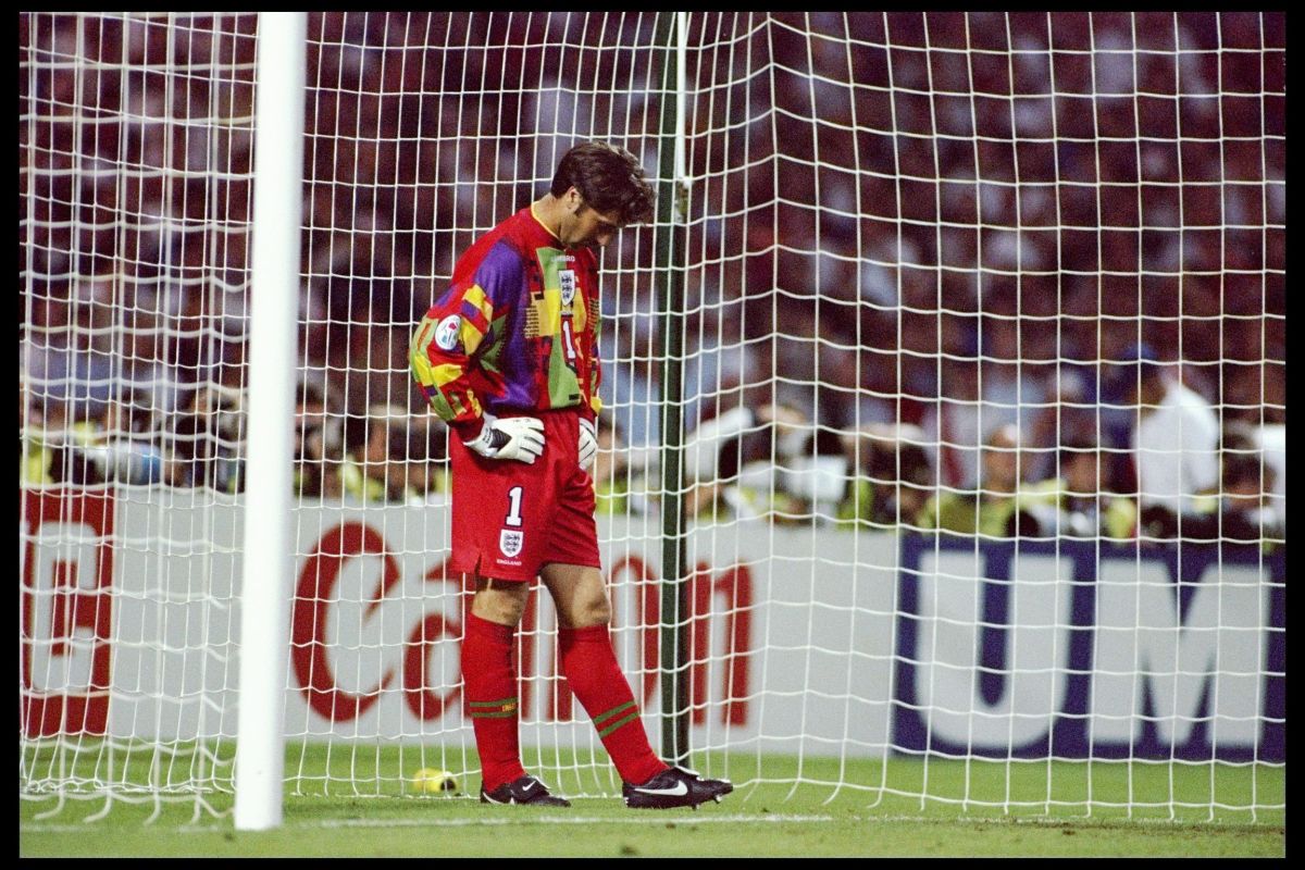 david-seaman-of-engalnd-prepares-for-another-penalty-kick-5d1a6e74a45dd2503c000001.jpg
