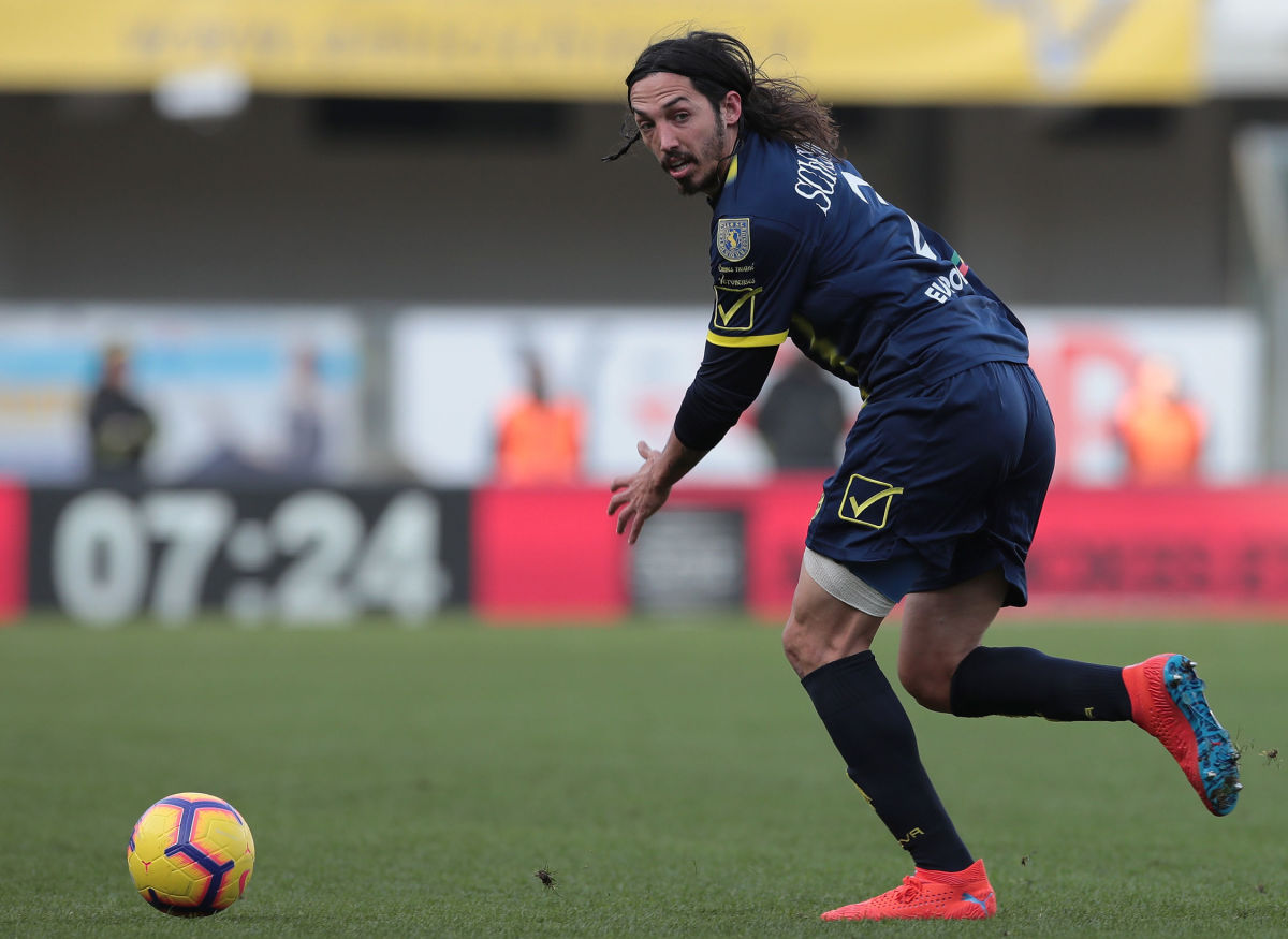 chievo-verona-v-genoa-cfc-serie-a-5cb0d4a87df23dc9da000001.jpg