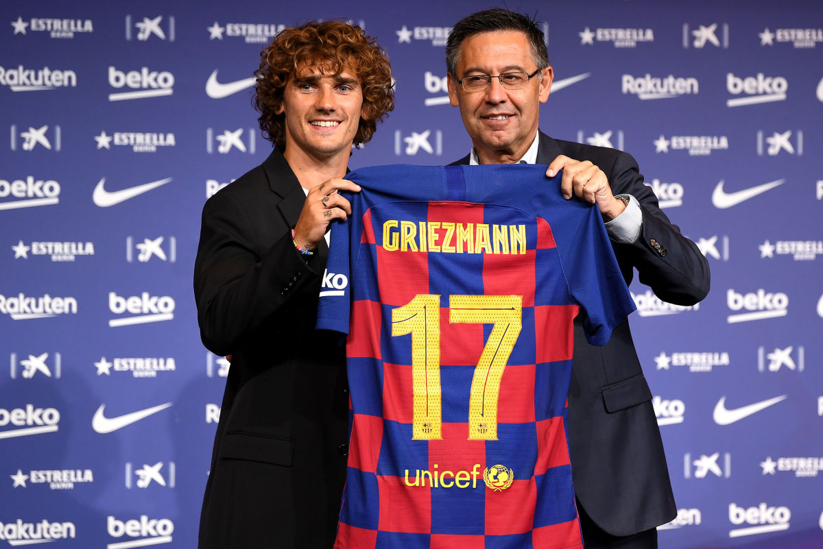 fc-barcelona-unveil-new-player-antoine-griezmann-5d2c2dc968d6091f62000003.jpg