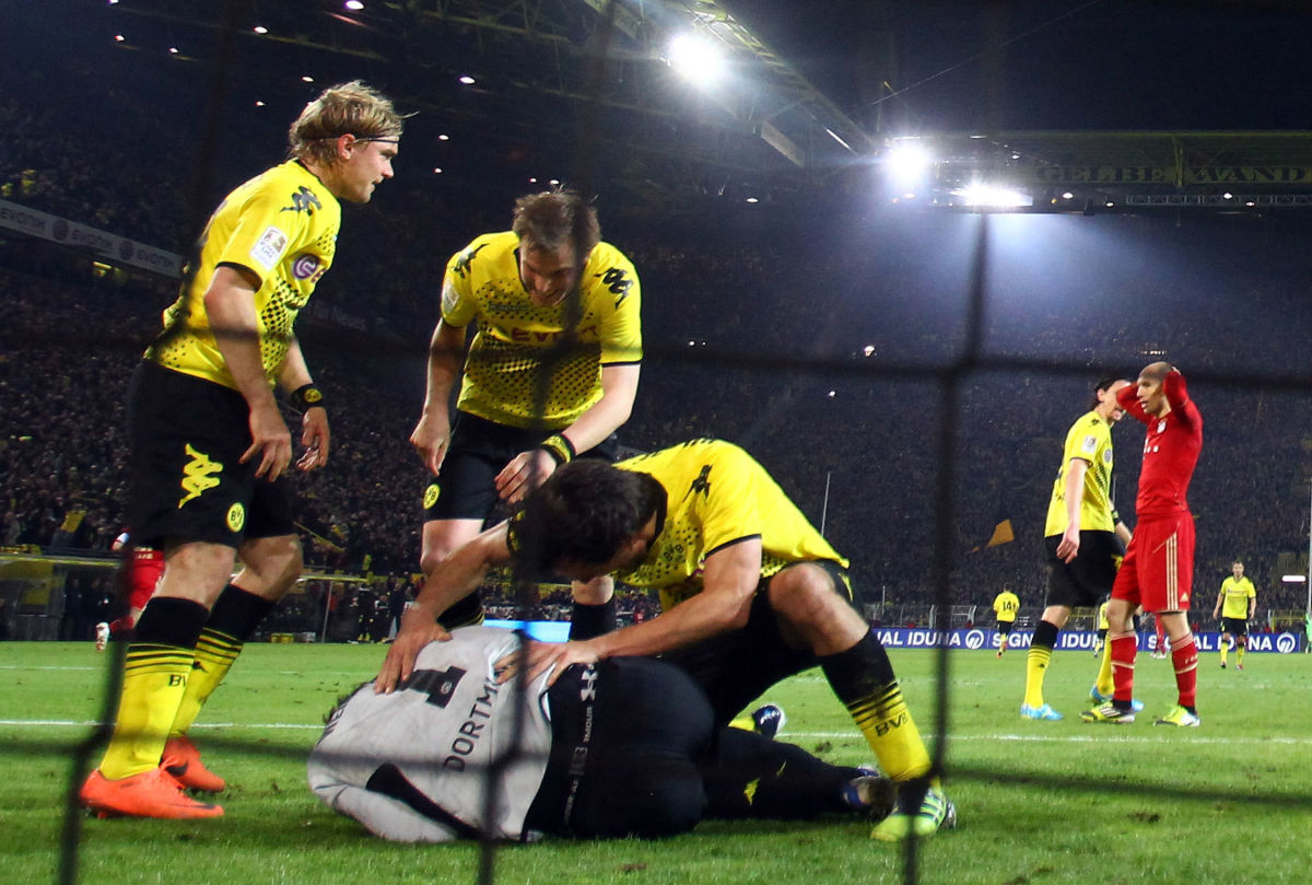borussia-dortmund-v-fc-bayern-muenchen-bundesliga-5ca890c44c28d4026e000037.jpg