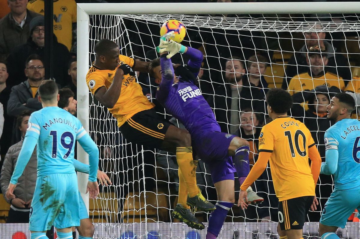 fbl-eng-pr-wolves-newcastle-5c6a8504f44f88a32f000001.jpg