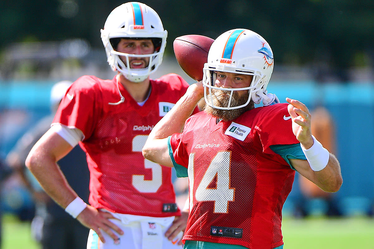 josh-rosen-ryan-fitzpatrick-dolphins-qb-battle.jpg