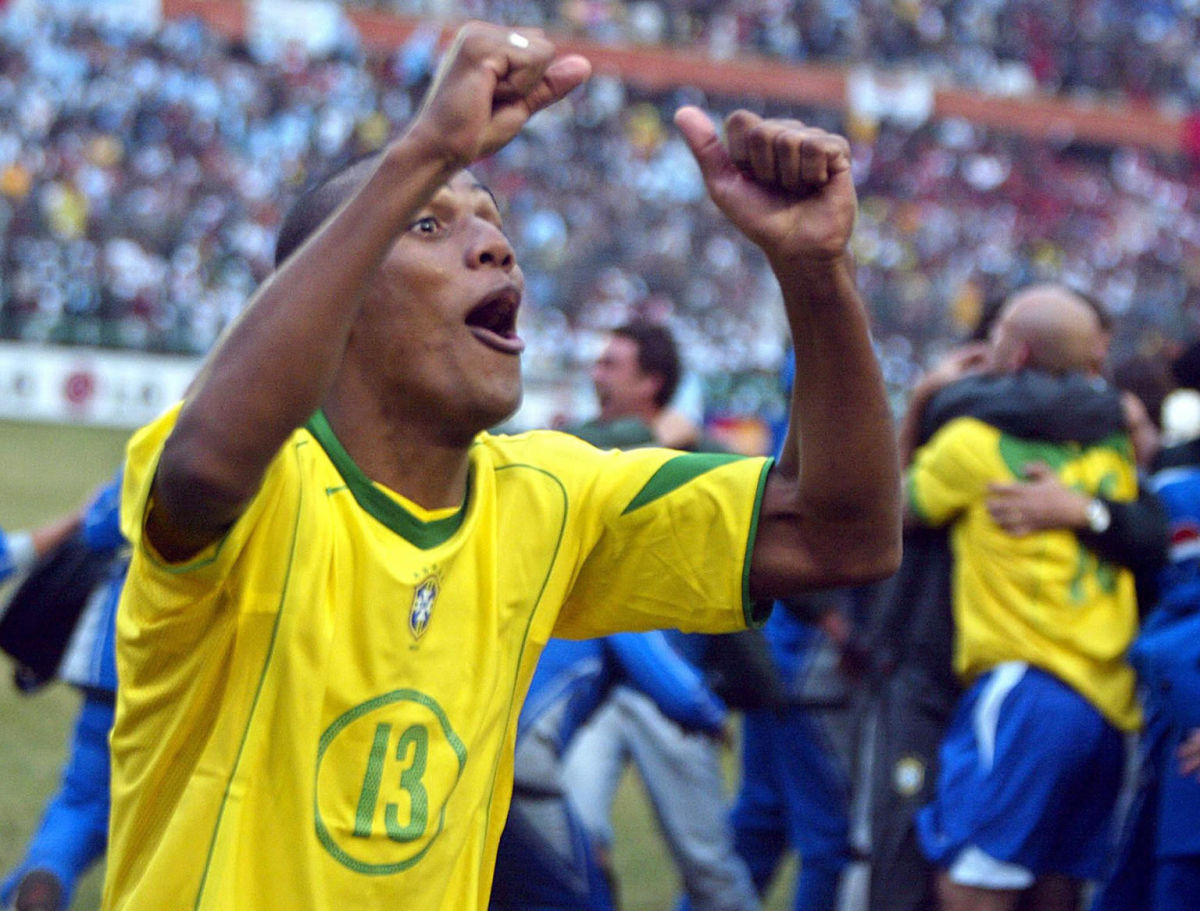 brazilian-maicon-celebrates-after-his-te-5d06613d8c1767ce36000003.jpg