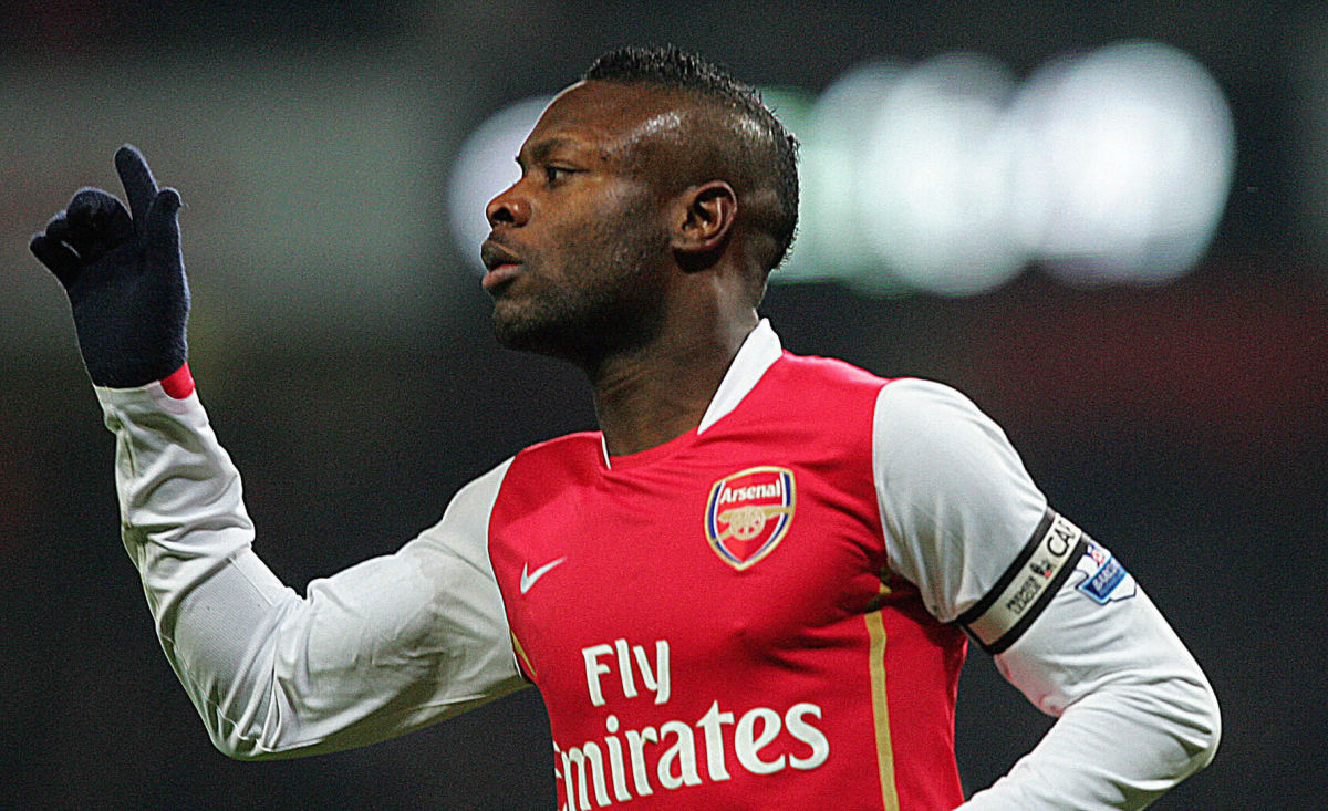 arsenal-s-captain-william-gallas-celebra-5d42e9df6bb6c3bec9000016.jpg