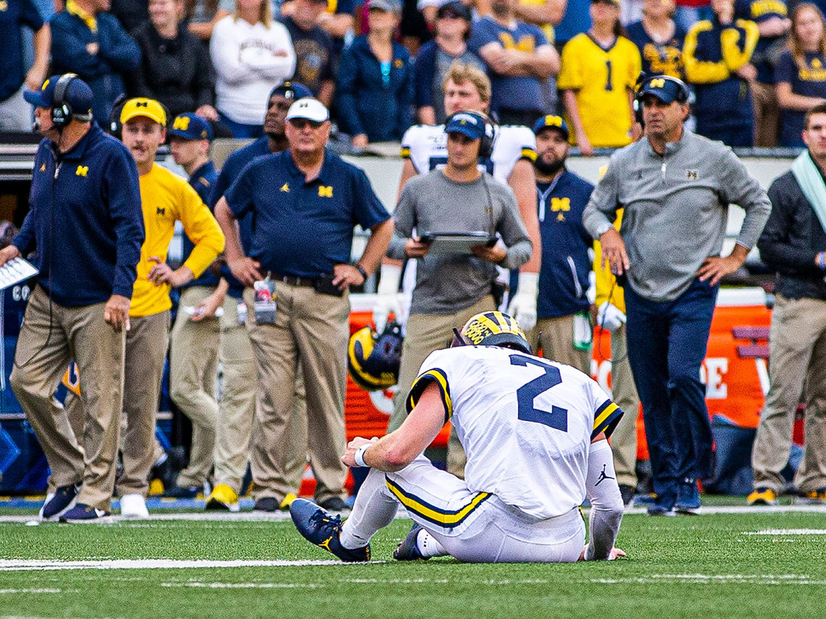 michigan-wisconsin-shea-patterson-ground.jpg