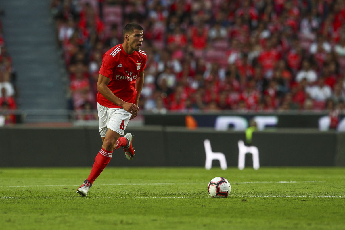 benfica-v-fenerbache-uefa-champions-league-qualifier-5d3e8e7cc34e27a7f8000001.jpg