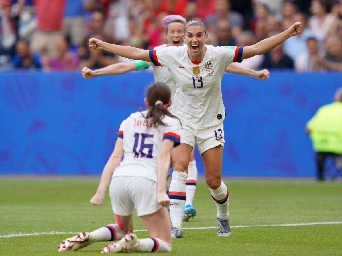 lavelle-morgan-rapinoe-goal-celebration.jpg