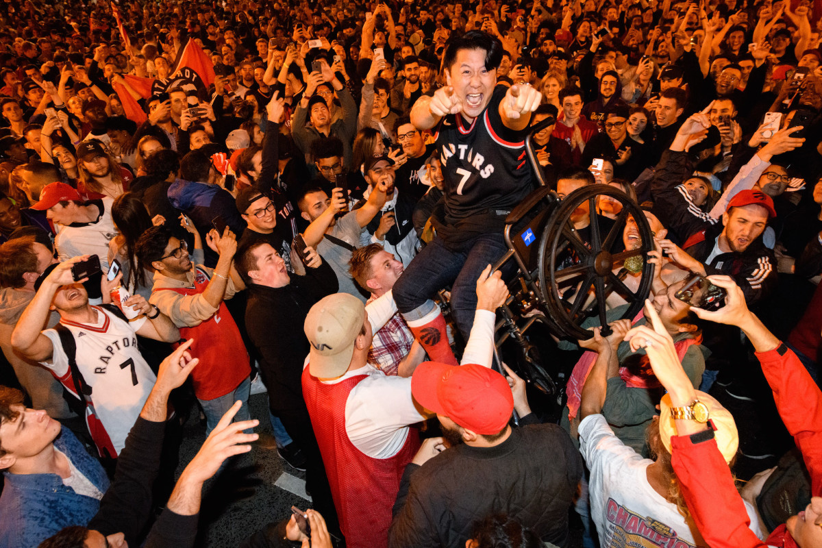 raptors-fans-celebrate-1.jpg