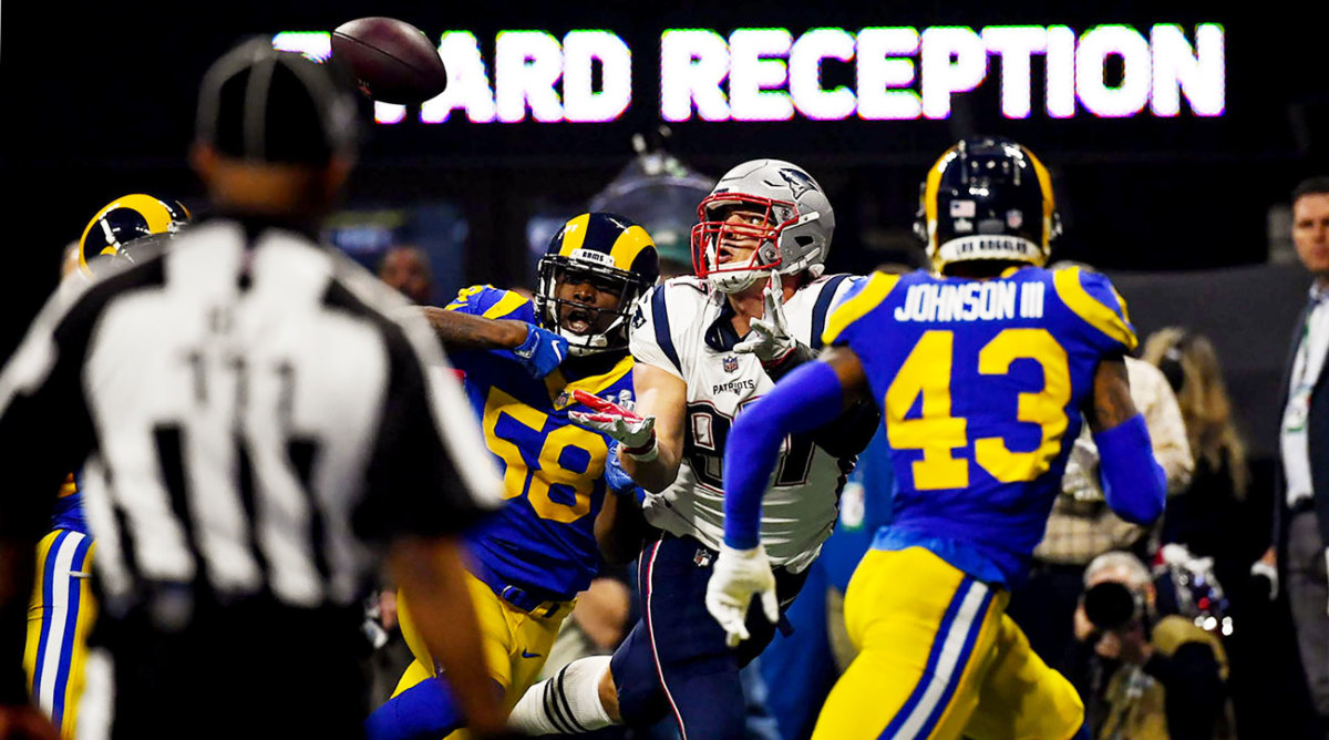 rob-gronkowski-retires-super-bowl-catch-jwm_0.jpg