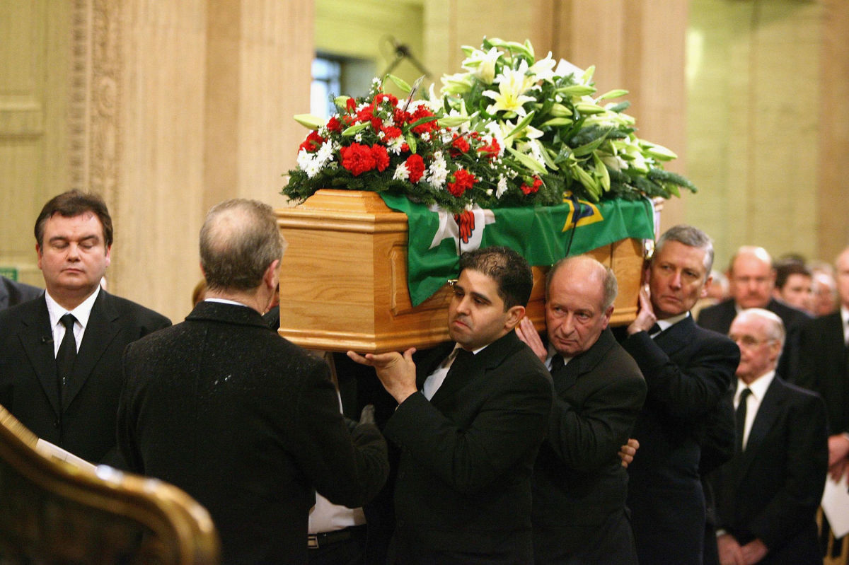 funeral-for-footballer-george-best-5ce56abb4ebd71699d000001.jpg