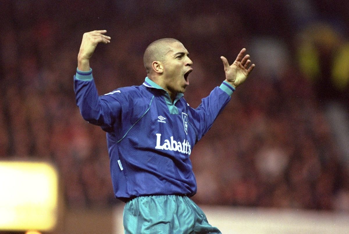 stan-collymore-of-nottingham-forest-5c6995f6f44f88dd34000001.jpg