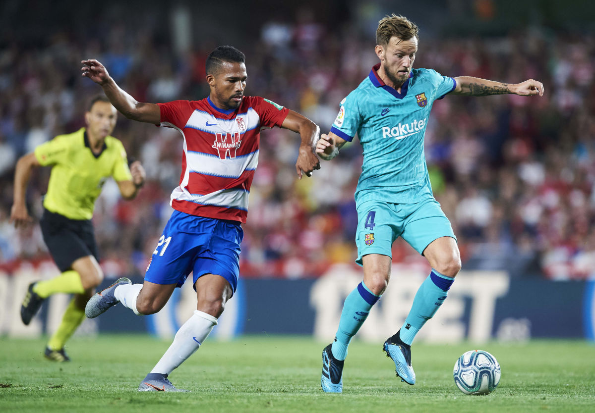 granada-cf-v-fc-barcelona-la-liga-5d872c2053416d0f5f000001.jpg