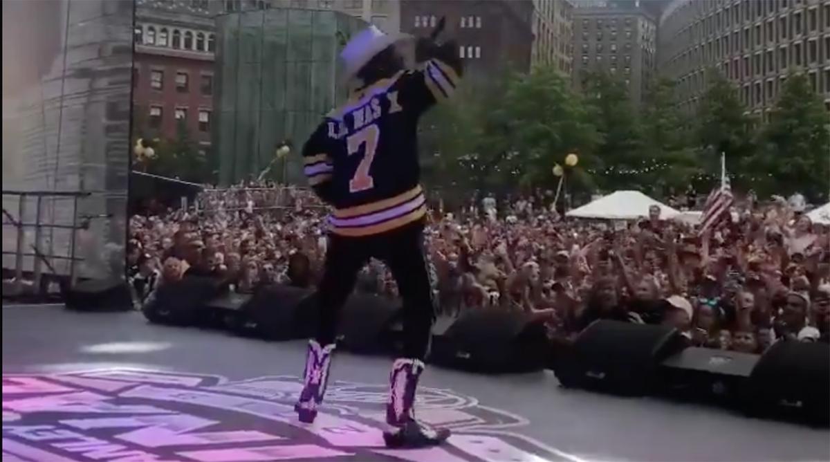 lil-nas-x-bruins-old-town-road-stanley-cup.png