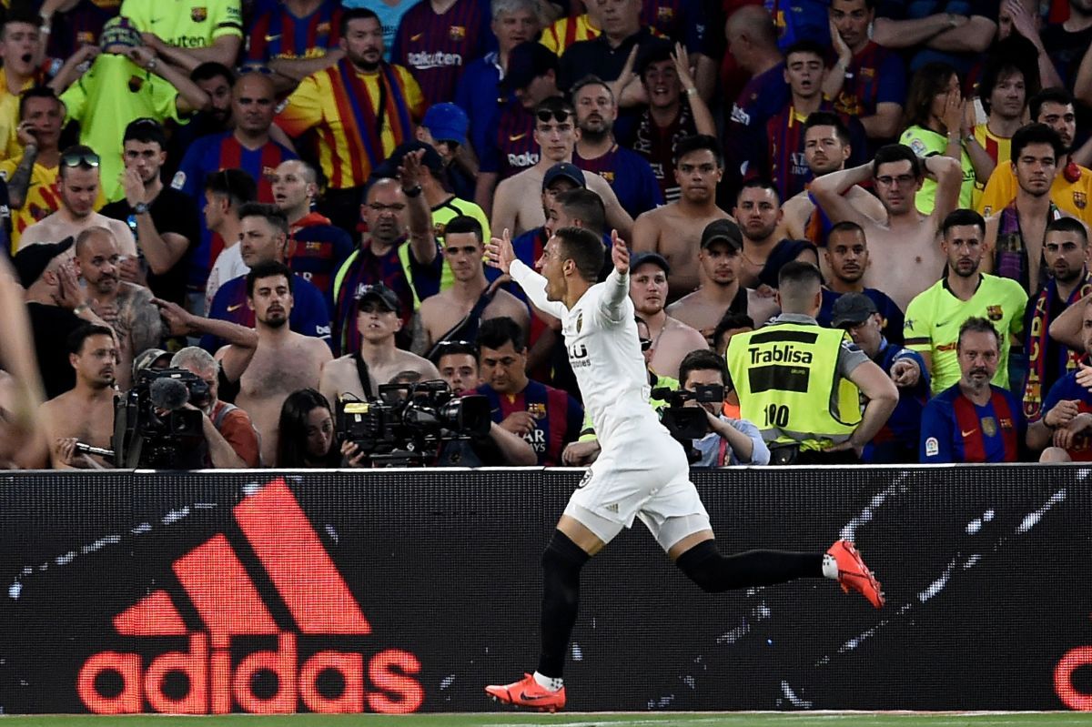 fbl-esp-cup-barcelona-valencia-5ced2c9c8110f56882000001.jpg